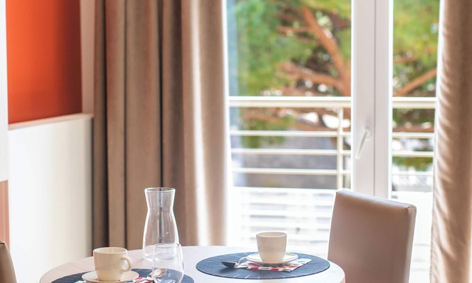 Frejus City Centre Apartment | Zenao Appart Hôtel Fréjus