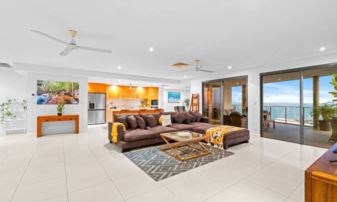 Darwin City Centre Apartment | ZenLux: 4BR Waterfront Penthouse Pad 270° Panoroma