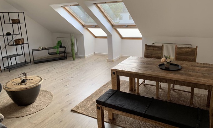 Region Hannover District Apartment | Zentral und Ruhig nah an Hannover Gelegen. Eigener Parkplatz und Bäcker vor Ort