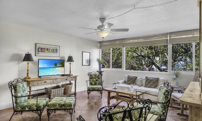 Islamorada House | Zesty Lower Matecumbe Condo with Private Beach & Dockage
