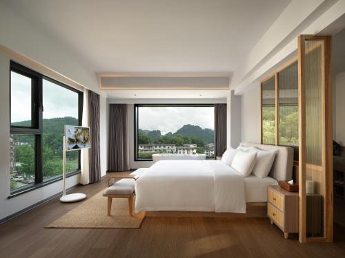 Wulingyuan Hotel | Zhangjiajie National Park RU Hotel-Free one way pick up service over 2 night,Free fresh coffee,Attraction Tickets Serivce in advance