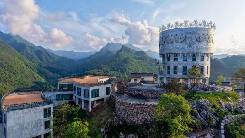 Zhangjiajie Hotel | Zhangjiajie Valley Secret Resort