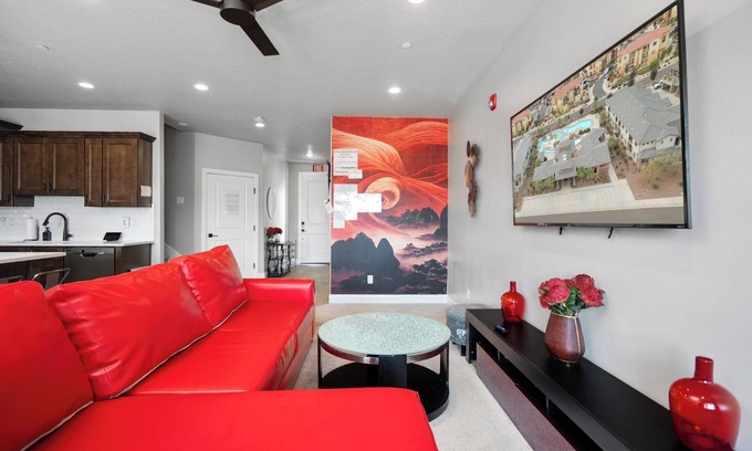 Hurricane House | Zion Park Views - Backyard Heated Swim Spa+Hot Tub + Putting Green-Waterslide