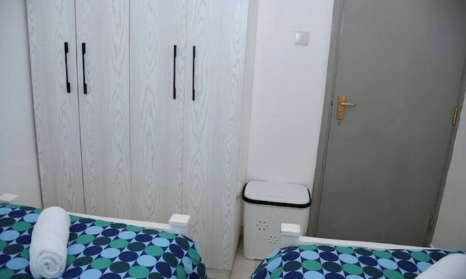 Mbotela House | Zoya - 1 Bed/rm, Twin Single Beds near JKI Airport