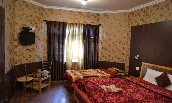 Dal Lake Hotel | zoz 3s1