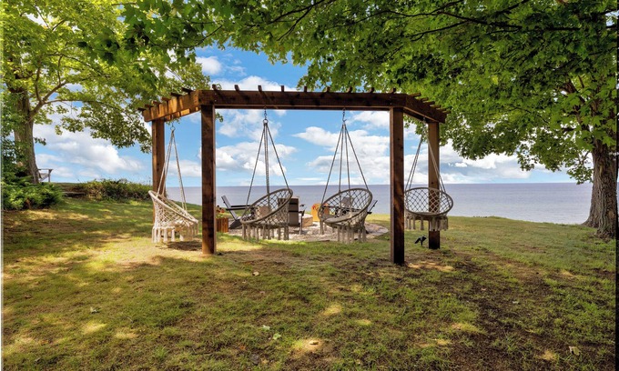 Holland House | Zzz's by the C: Autumn Bliss – Apple Cider, Bonfires & Breathtaking Views!