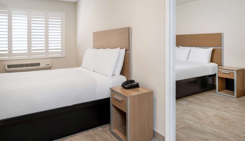 Suite, 2 Queen Beds, Non Smoking