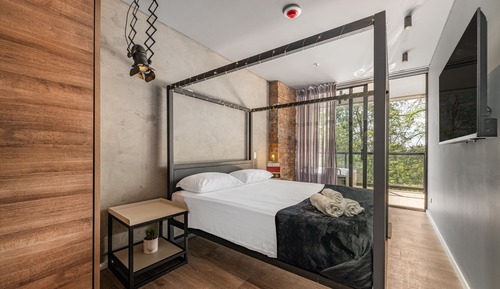 Apartment (311)