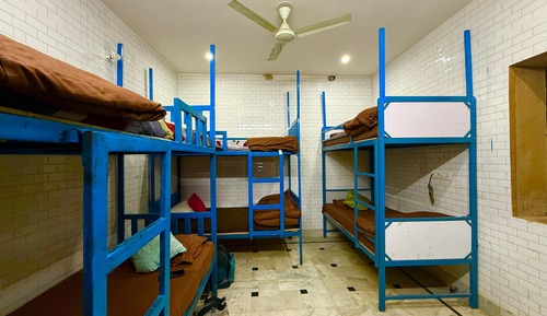 6 Bed Female Ac Dormitory room