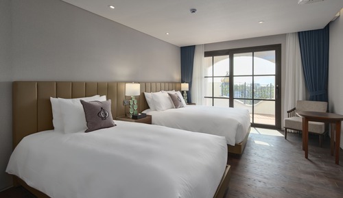 [Breakfast PKG] Royal Suite B type + Breakfast for 2 + 2 Park Ticket (During One Stay)