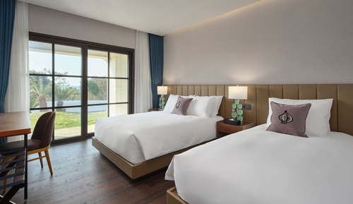 [Breakfast PKG] Deluxe Suite B type + Breakfast for 2 + 2 Park Ticket (During One Stay)