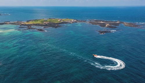 [Udo Boat PKG] Ocean Suite A + Udo Boat for 2 + Hundertwasser Park Ticket for 2 (1 time per stay)