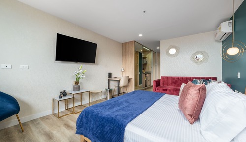 Studio Suite (1204)