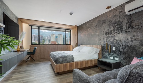 Studio Suite (1413)