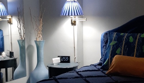 The Blue Room: 1 Queen Bed, Non-Smoking, CORP RATE