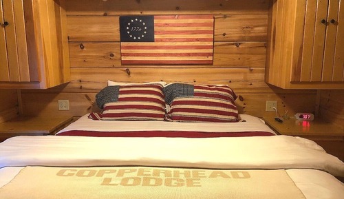Classic Cabin, 2 Bedrooms, Hot Tub, Mountain View