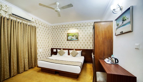Suite, 1 King Bed, City View