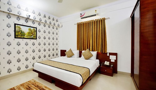 Deluxe Room, 1 Queen Bed, City View