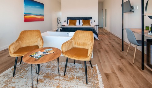 Honeymoon Suite