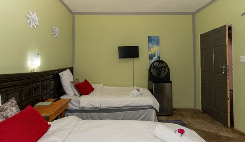 Family Room, 2 Bedrooms, Garden View