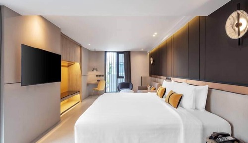 Deluxe Room, 1 King Bed, Non Smoking, Microwave (Dining Table)