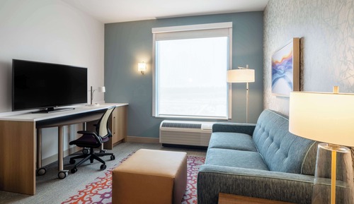 Suite, 1 King Bed, Accessible, Bathtub