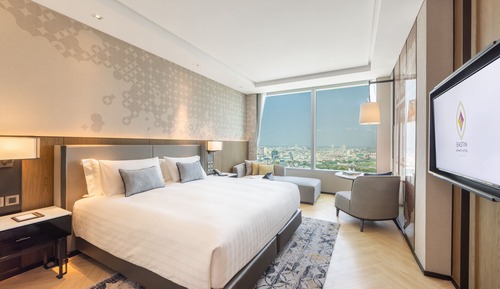 Deluxe with Lounge Access