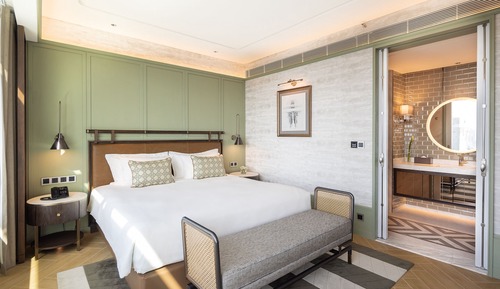 Premium One Bedroom Suite with Lounge Access