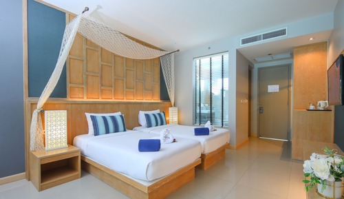 Deluxe Room, Pool Access