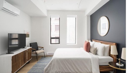 Deluxe Studio with Queen Bed