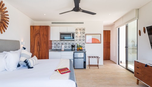Superior Studio, 1 King Bed, Private Pool, Lagoon View