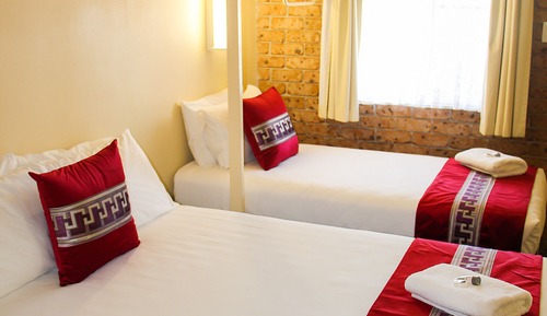 Basic Quadruple Room, 2 Bedrooms (Queen Plus 2 Singles)