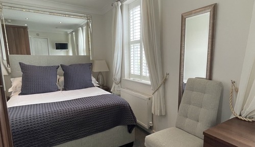 Classic Double Room, Ensuite, Garden View (Small Room )