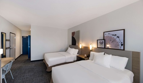 Room, 2 Queen Beds, Accessible, Bathtub