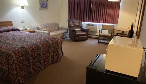 Basic Room, 1 Queen Bed, Refrigerator & Microwave