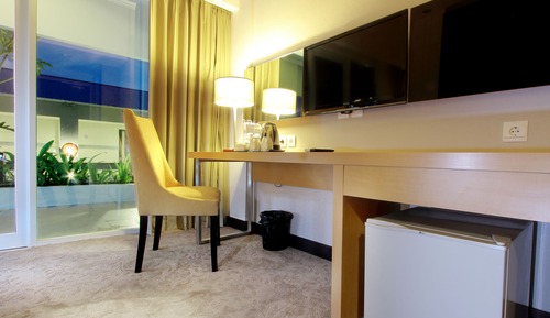 Grand Deluxe Queen Room