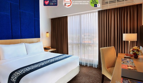 Deluxe Queen Room