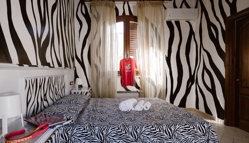 Signature Double Room, 1 Queen Bed, Patio (Mono 2 Adults)