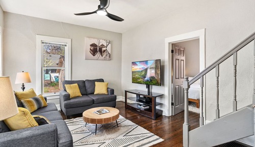 House, Multiple Beds, Patio, Garden View (216 W. Myrtle St.)