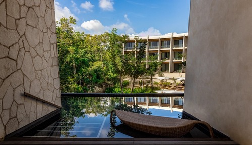Junior Suite (Swim Out, Double Beds)