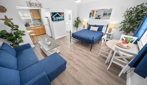 Superior Queen Studio w/ Kitchen & Sofa Bed