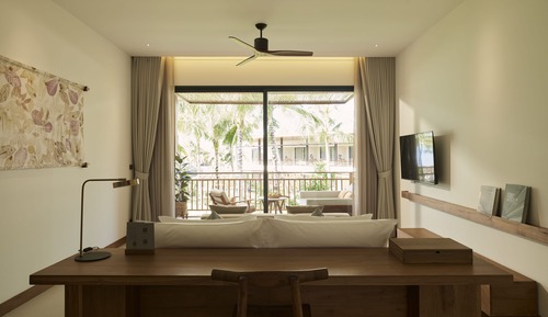 Deluxe Room, 1 King Bed, Balcony