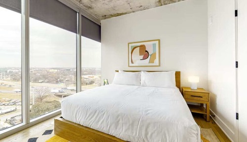 Luxury Condo, 1 King Bed with Sofa bed, City View