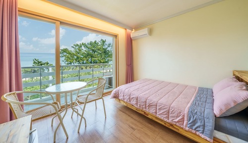 Basic Room, 1 Bedroom (302(Full Ocean View/No cooking))