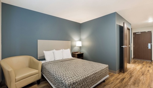 Room, 1 Queen Bed, Accessible, Non Smoking (Accessible Tub)