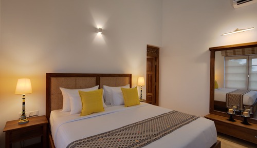 Deluxe Double Room, 1 King Bed, Non Smoking, Corner