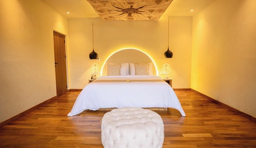 Deluxe Suite with Jacuzzi