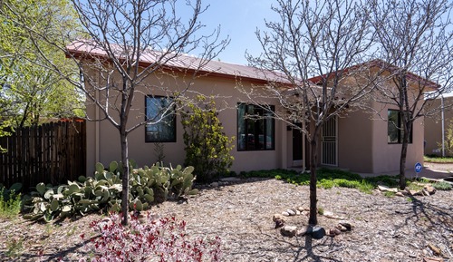 House (2 Bedrooms)