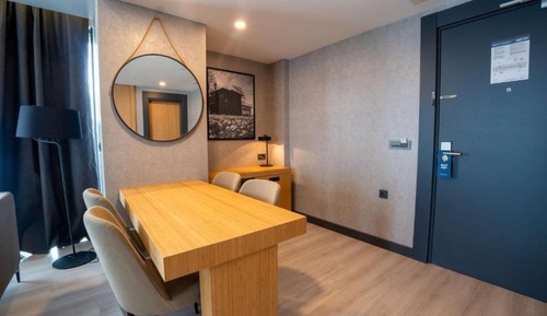 Suite, Non Smoking, Corner