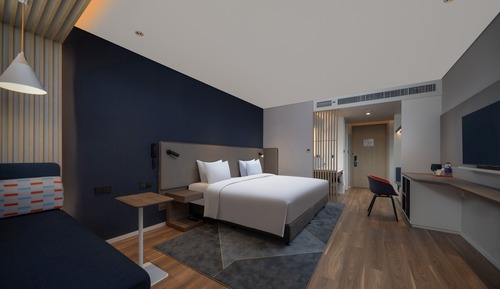 Standard Room, 1 King Bed (High Floor)